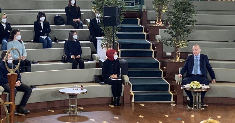 Başkan Erdoğan’dan Millet Kütüphanesinde gençlerle sürpriz buluşma