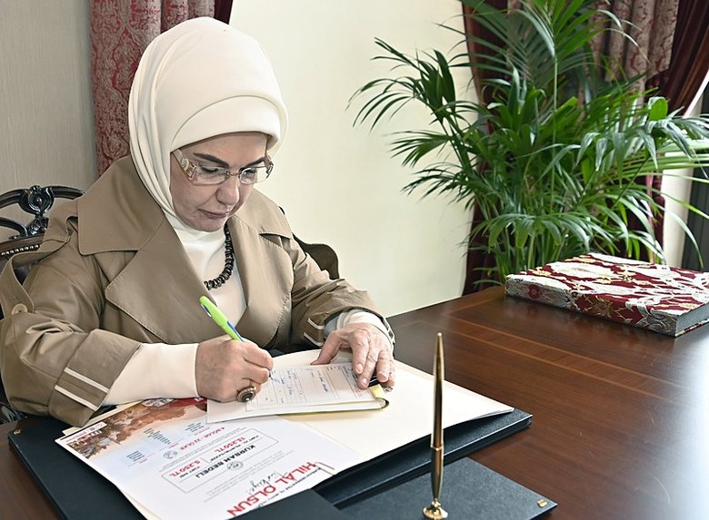 Emine Erdoğan kurbanını Kızılay’a bağışladı