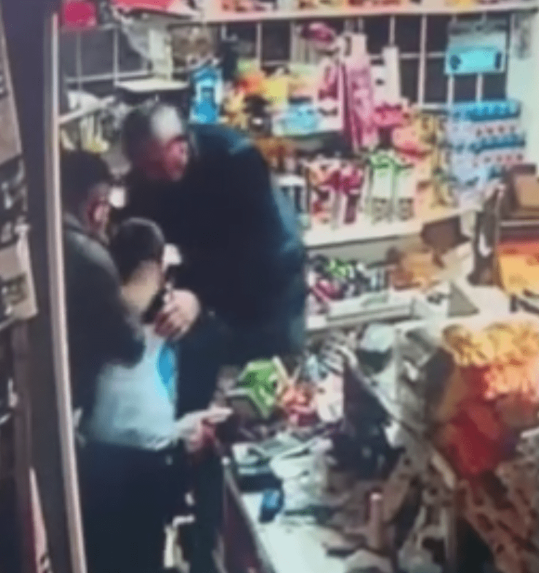 Afyonkarahisar’da Heimlich manevrası yapan baba oğlunun hayatını kurtardı!