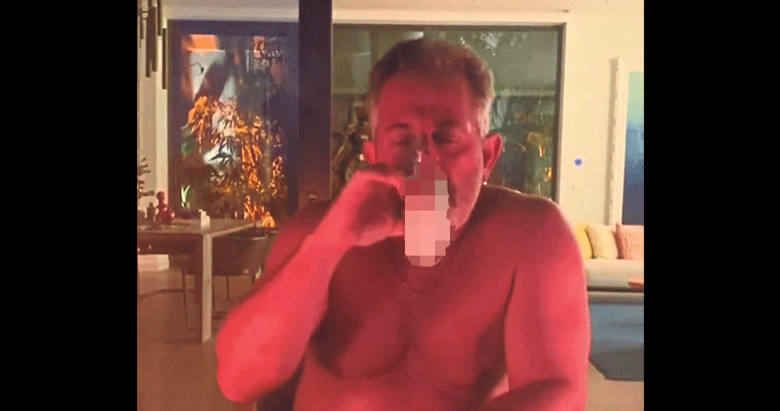 ‘Sanatçı değil soytarı!’