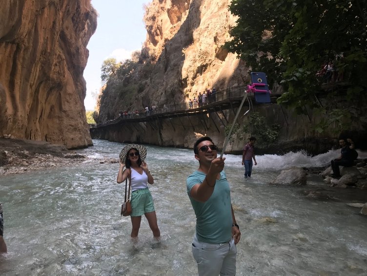 Günde binlerce kişi geliyor! Muğla’da Saklıkent Kanyonu’na turist akını