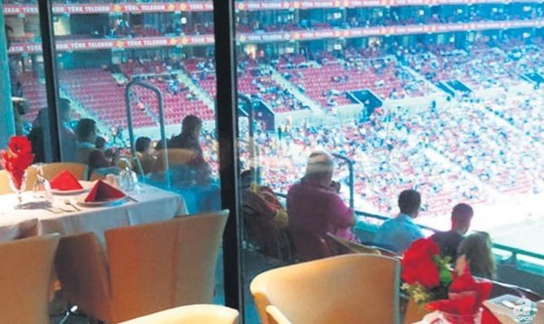 Pelin Öztekin’in locasında kavga çıktı! Oyuncunun gecesi karakolda bitti