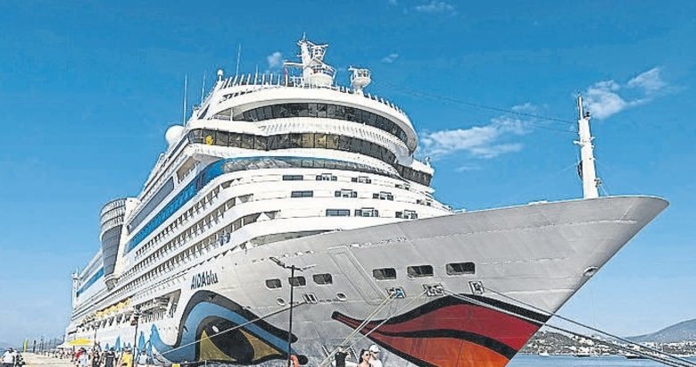 Bodrum’a kruvaziyer ile 2 bin 377 yolcu geldi
