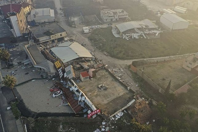 Enkaz altındakiler ne kadar dayanabilir? Hayatta kalma süresi nedir? ZAMANA KARŞI YARIŞ!