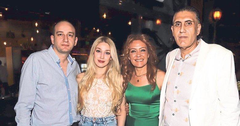 Doğum günü partisinde sürpriz evlenme teklifi