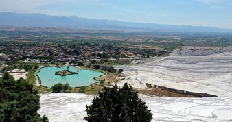Dünyaca ünlü Pamukkale’den yaklaşık 400 kamyon çamur çıkartıldı