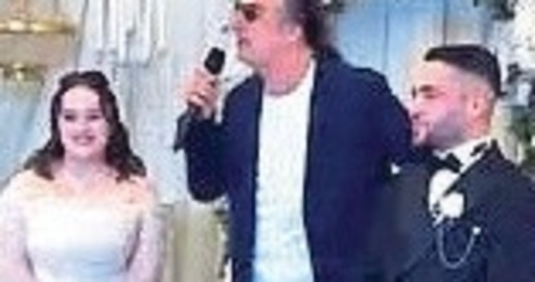 ‘Kimsemiz yok’ diyen çifte anlamlı jest