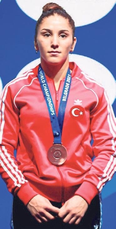 Güreşte 2 altın 1 gümüş aldık