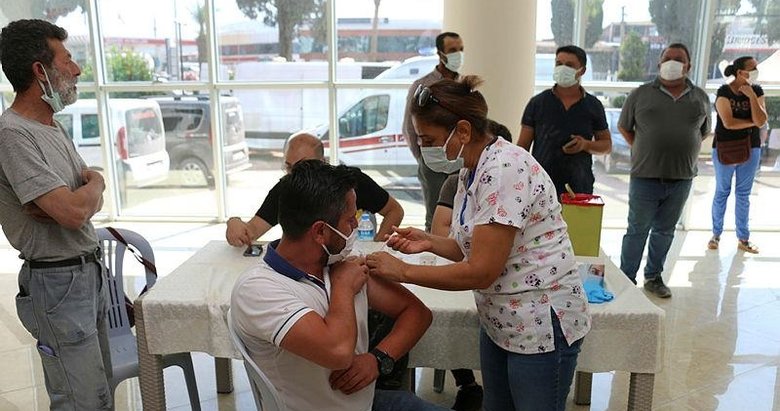 Torbalı’da binlerce fabrika çalışanı hastaneye gitmeden aşılandı