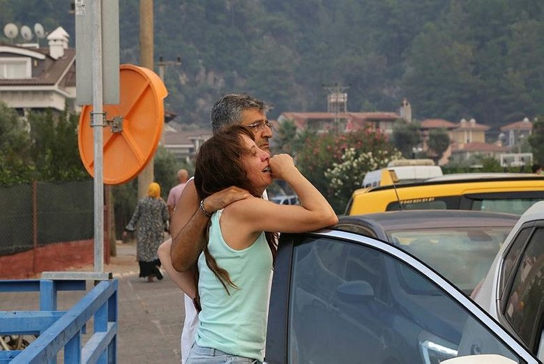 Marmaris’teki yangında havadan müdahale sabah saatlerinde yeniden başladı