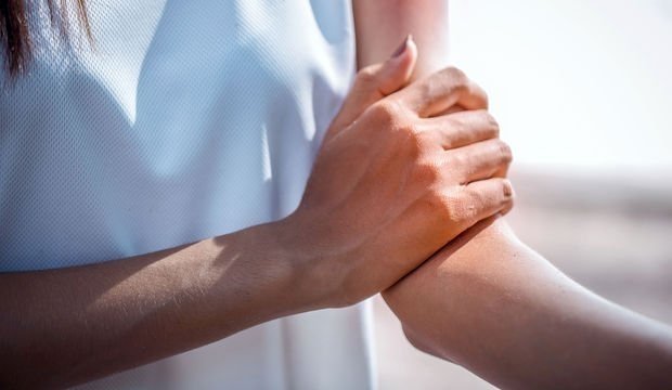 Romatoid artrit belirtileri nelerdir? İltihaplı eklem romatizması tedavisi nedir?