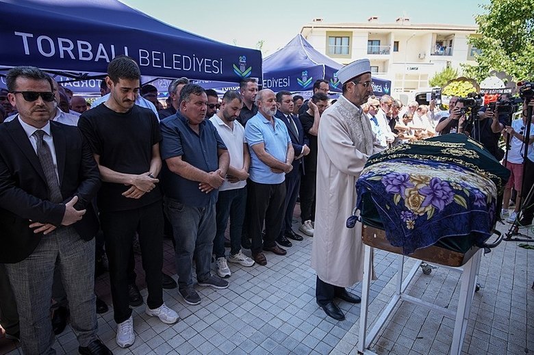 agrida-hayatini-kaybeden-irmak-ogretmen-izmirde-son-yolculuguna-ugurlandi-1781181062064.jpeg