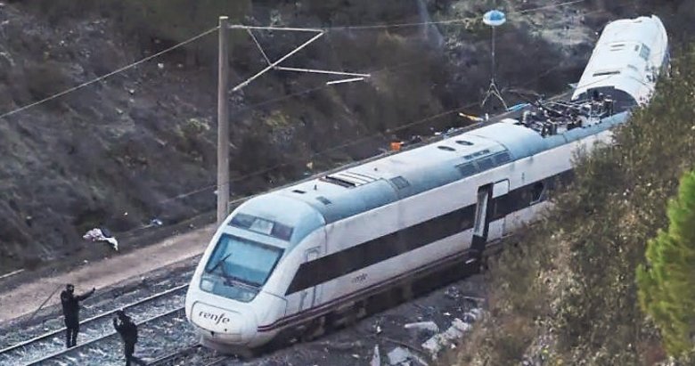 İspanya’da yüksek hızlı tren kazasında 39 can kaybı
