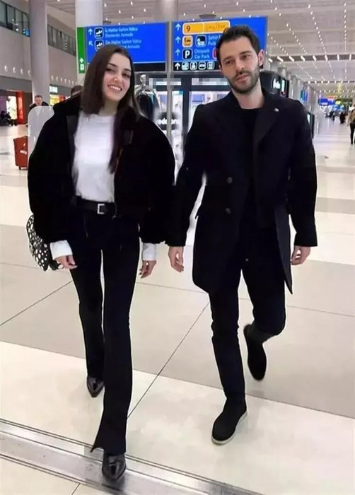 Hande Erçel ve Hakan Sabancı’nın aşk pozu dikkat çekti