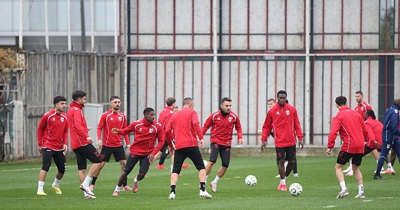 Samsunspor AEK önünde