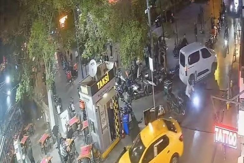 Polisten kaçmak isterken trafikte terör estirdi! İzmir’deki film sahnesi gibi olay kamerada