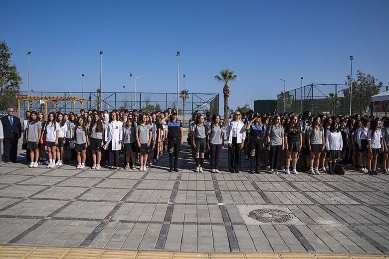 İzmir’de yeni eğitim öğretim yılı başladı