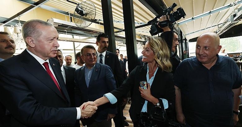 Başkan Erdoğan, pastanede vatandaşlarla sohbet etti