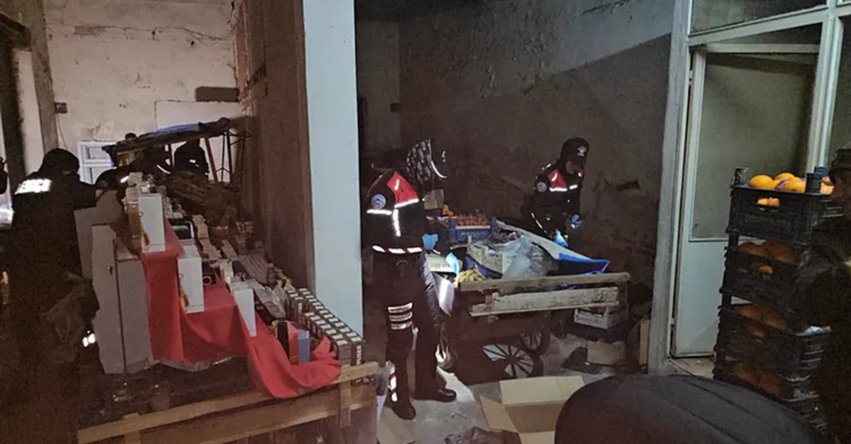 Uyuşturucu deposuna baskın! 4 kişiye gözaltı