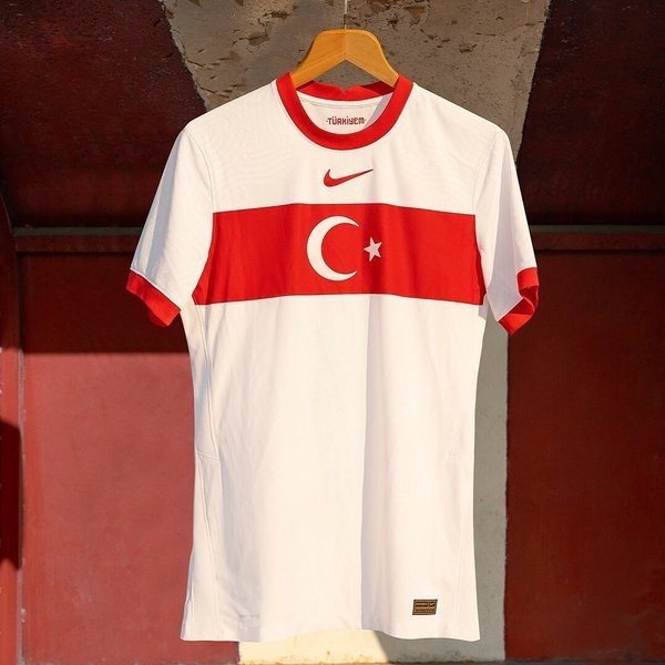 A Milli Takım’ın yeni formaları görücüye çıktı!