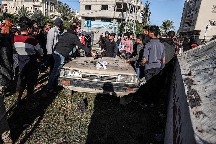 İsrail daha önce güvenli olduğunu iddia ettiği El-Mevasi’den ardında cesetler bırakarak çekildi