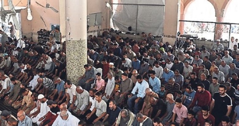 Gazze’de bombasız ilk cuma namazı
