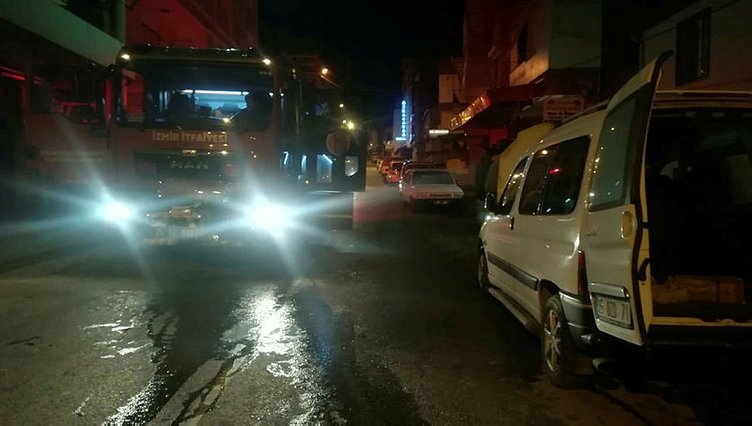 İzmir’de alevli gece! Otomobil küle döndü