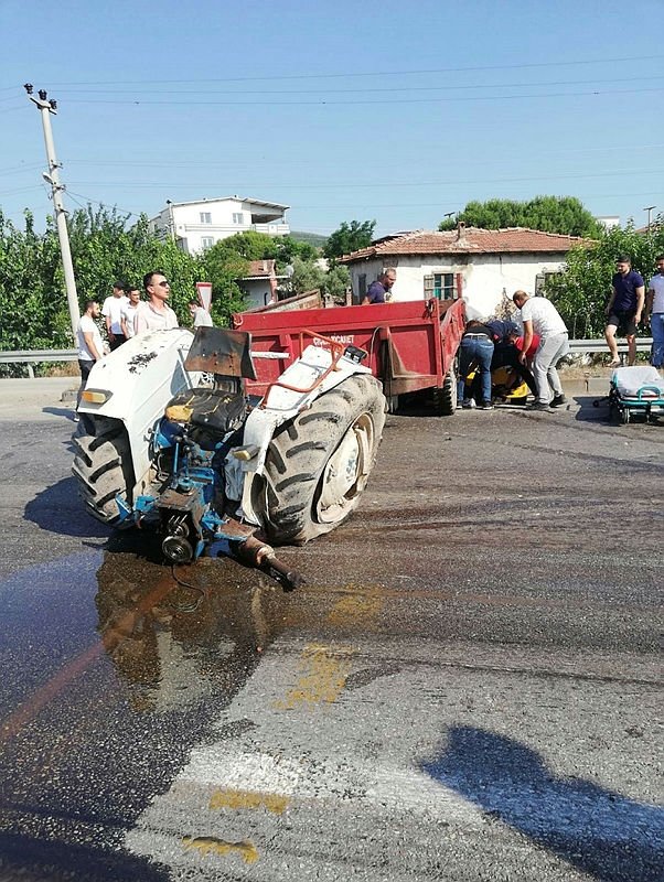 Akhisar'da işçi servisi ile traktör çarpıştı: 1 ölü, 10 yaralı