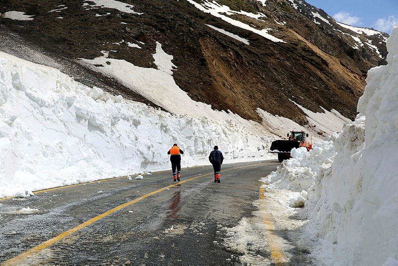 Baharda 3 metre karla mücadele
