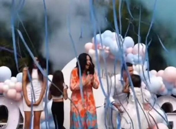 Üçüncü kez anne olmak için hazırlanan Adriana Lima podyumun tozunu attırdı