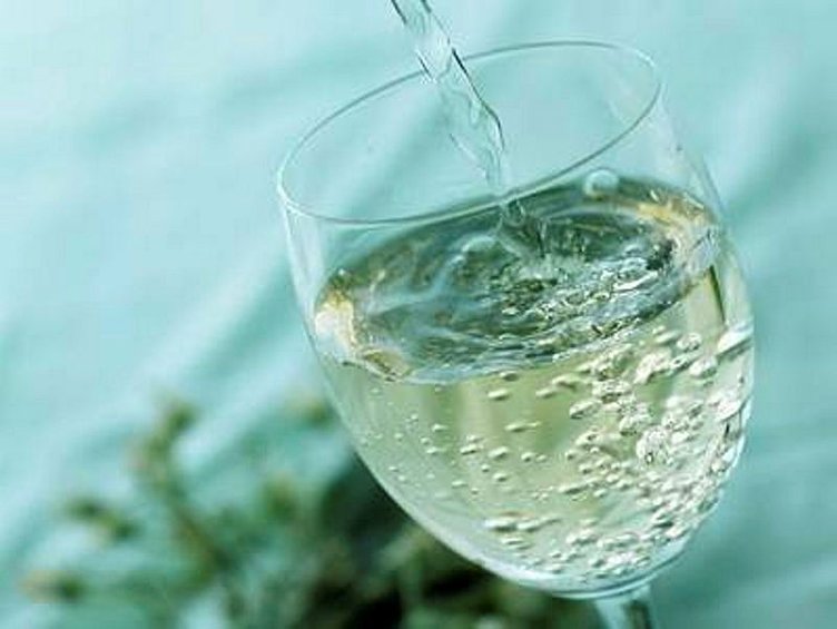 Maden suyunun faydaları nelerdir? Maden suyu ve soda arasındaki fark...