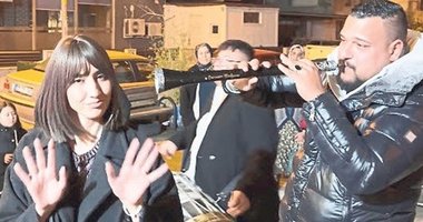 Zaferini davul zurna ile kutladı