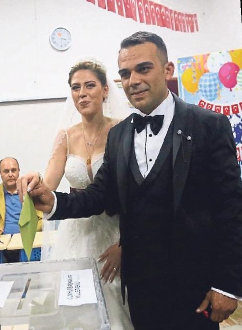 Sandık başından renkli ve ilginç seçim manzaraları