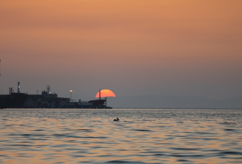 İzmir’de kartpostallık gün batımı