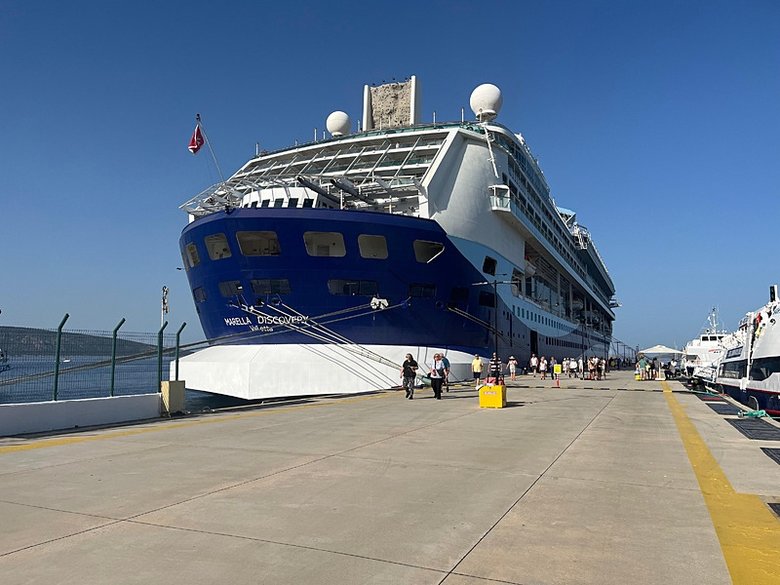 Dev kruvaziyer 1775 yolcusu ile Bodrum’a demir attı