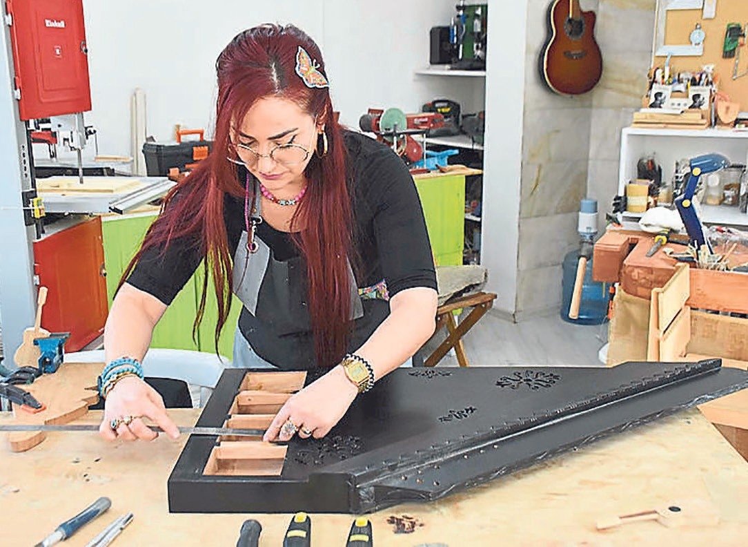 İzmirli kadın kanun ustası