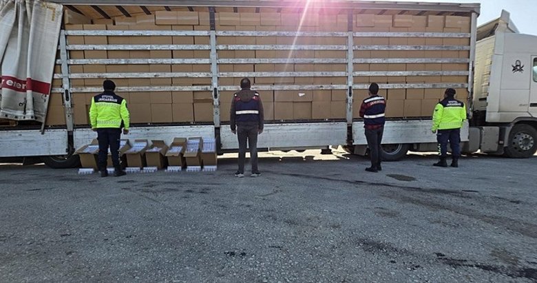 İzmir’de 35 milyon lira değerinde kaçak sigara ele geçirildi