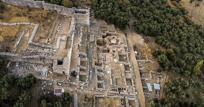 İzmir’deki Metropolis Antik Kenti kazılarında birbiriyle bağlantılı 4 sarnıç bulundu
