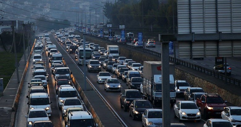 İzmir’de trafiğe kayıtlı araç sayısı 1 milyon 594 bin 147
