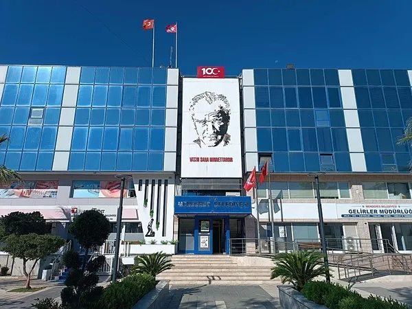 son-dakika-izmirdeki-yolsuzluk-sorusturmasinda-flas-gelisme-menderes-belediye-baskani-ilkay-cicek-tutuklandi-1786122984059.jpeg