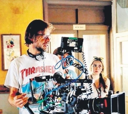 Evrim Alasya seti birbirine kattı! Yönetmeni kaçırdı