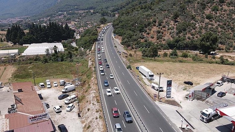 Muğla yollarında bayram hareketliliği: 3 günde 140 bin araç giriş yaptı
