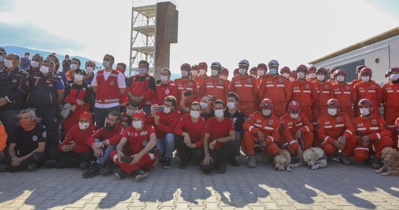 Arama kurtarma ekipleri İzmir’den ayrılıyor! Hepiniz kahramansınız
