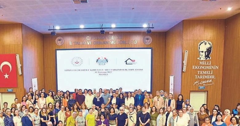 Manisa’da koruyucu aileler bir araya geldi
