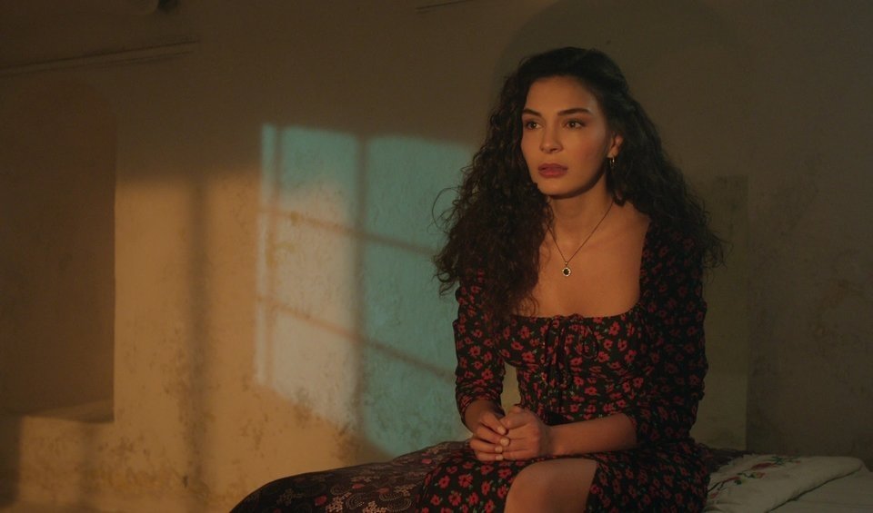 Hercai dizisinin Reyyan�ı Ebru Şahin�in estetiksiz fotoğrafı ortaya
