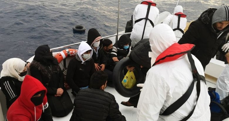 Yunan Sahil Güvenliği 28 göçmeni Türk karasularına itti
