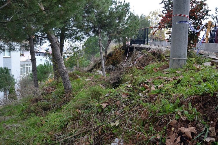 Manisa’da okulun bahçe duvarı çöktü, sokak sakinleri tedirgin