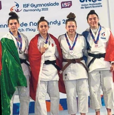 Dünyayı dize getiren kız