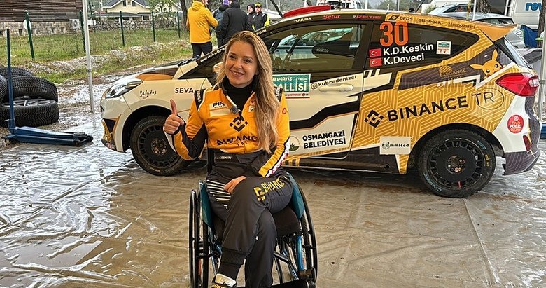 Türkiye’nin ilk engelli kadın ralli pilotu Kübra Denizci Keskin’den çifte derece