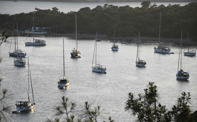 El değmemiş koyların milyon dolarlık misafirleri denizlere renk kattı